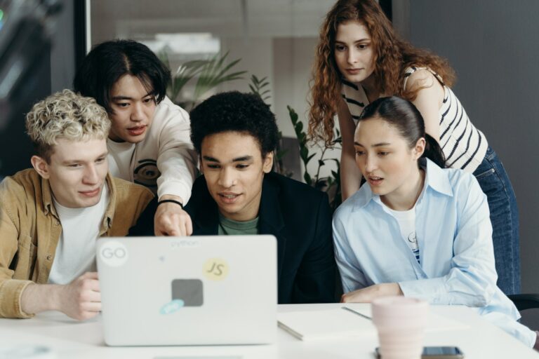 Read more about the article Domiciliation commerciale pas chère : guide pratique 2025